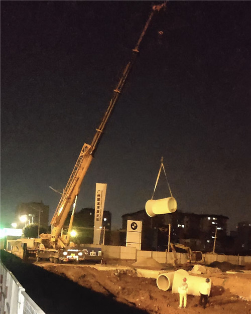 东源县“弯臂矫正”—— 吊车的 “形变补偿” 技术