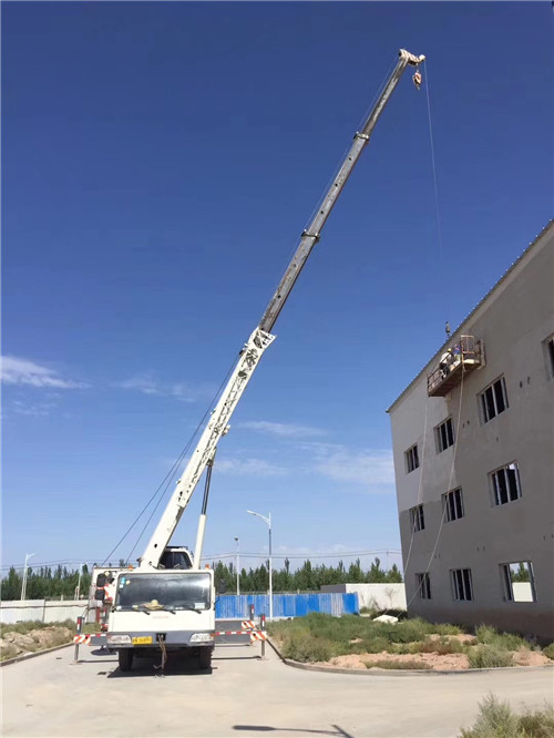 东源县“轻装强干”—— 吊车的 “轻量化臂架” 技术